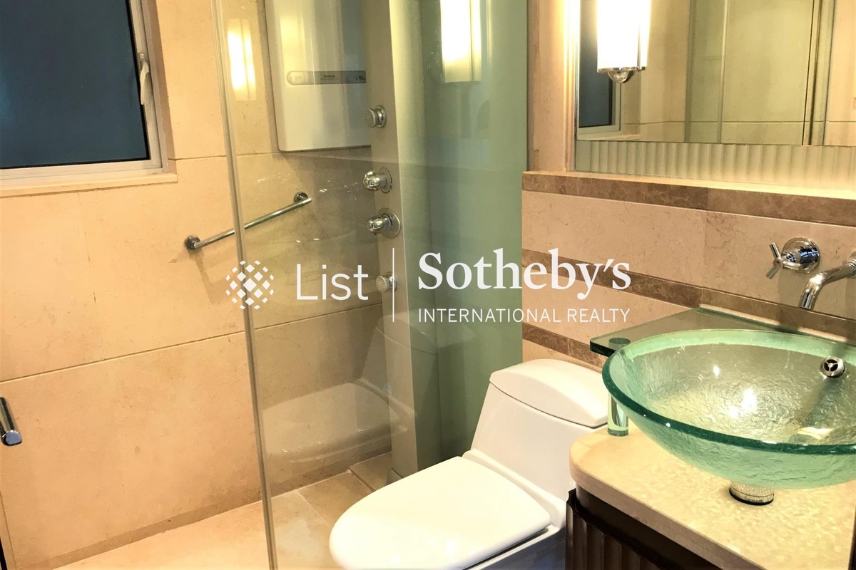 The Harbourside 君臨天下 | Guest Bathroom