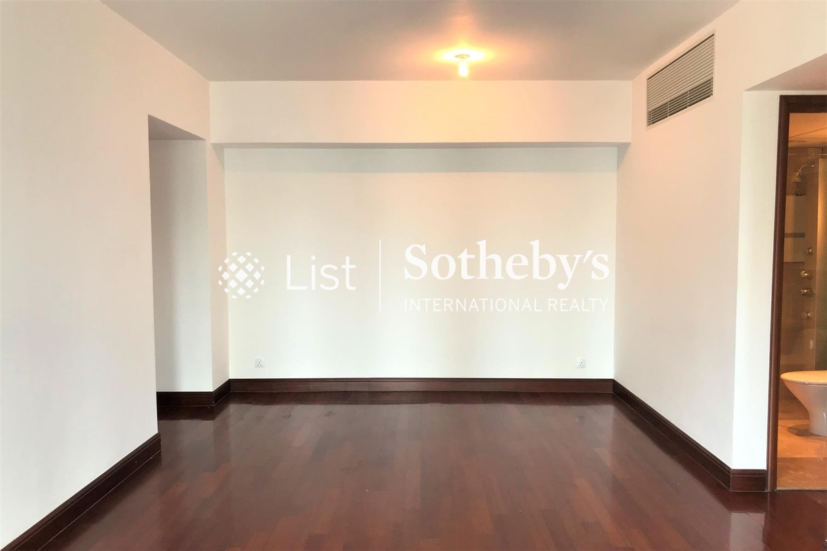 The Harbourside 君臨天下 | Living and Dining Room