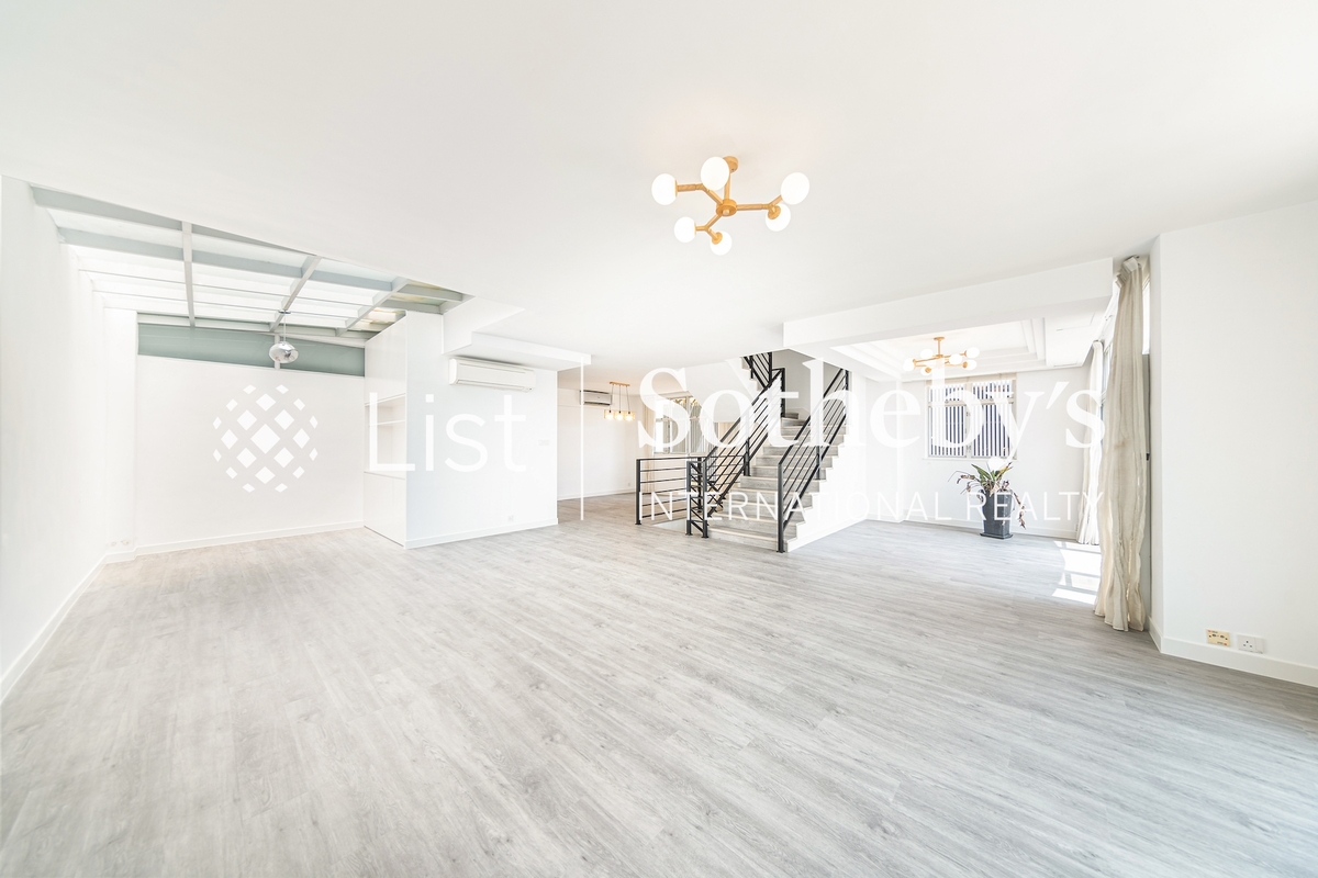 Redhill Peninsula 紅山半島 | Living and Dining Room