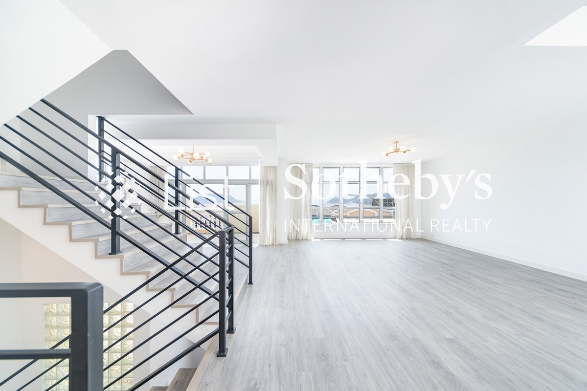 Redhill Peninsula 紅山半島 | Living and Dining Room