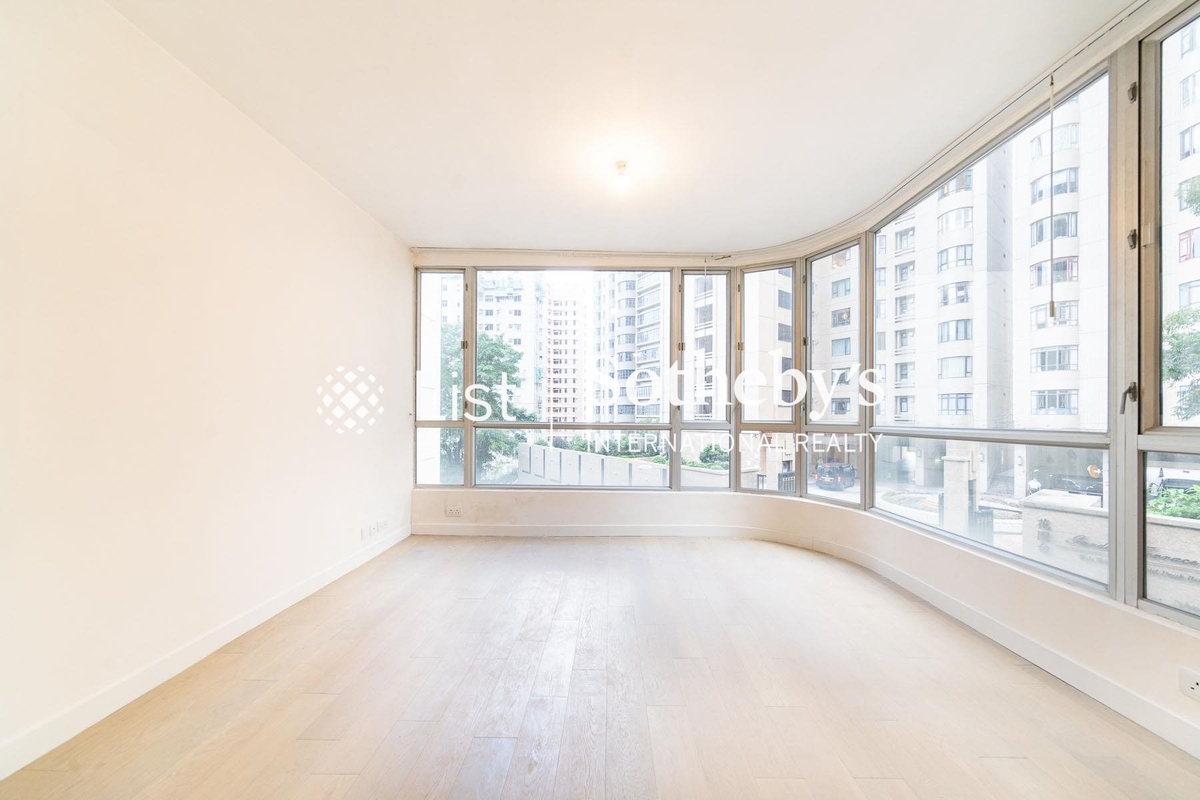 Kam Yuen Mansion 錦園大廈 | Living and Dining Room