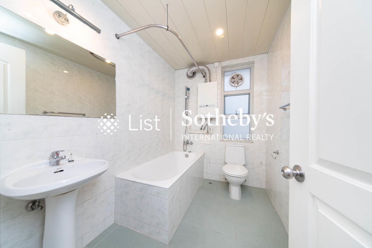 Kam Yuen Mansion 錦園大廈 | Guest Bathroom