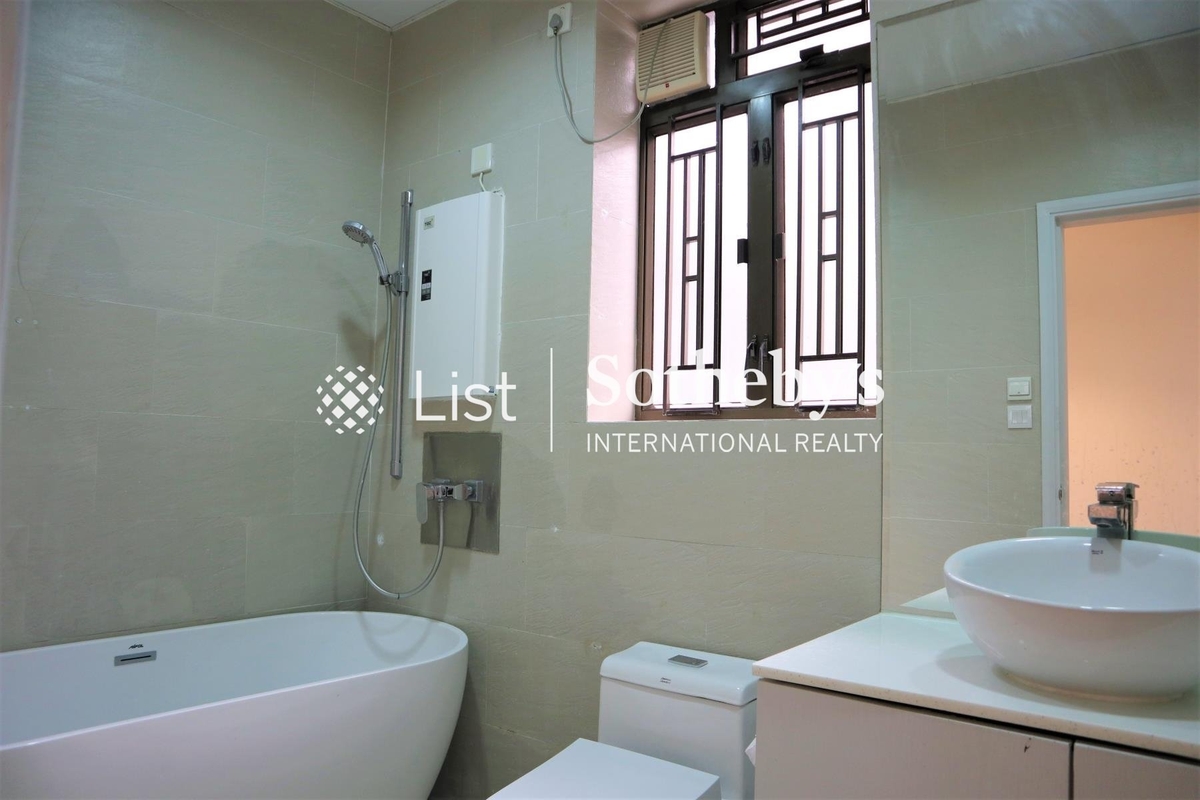 Happy Mansion 快樂大廈 | Guest Bathroom