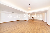 Pine Court 翠峰園 | Living Room