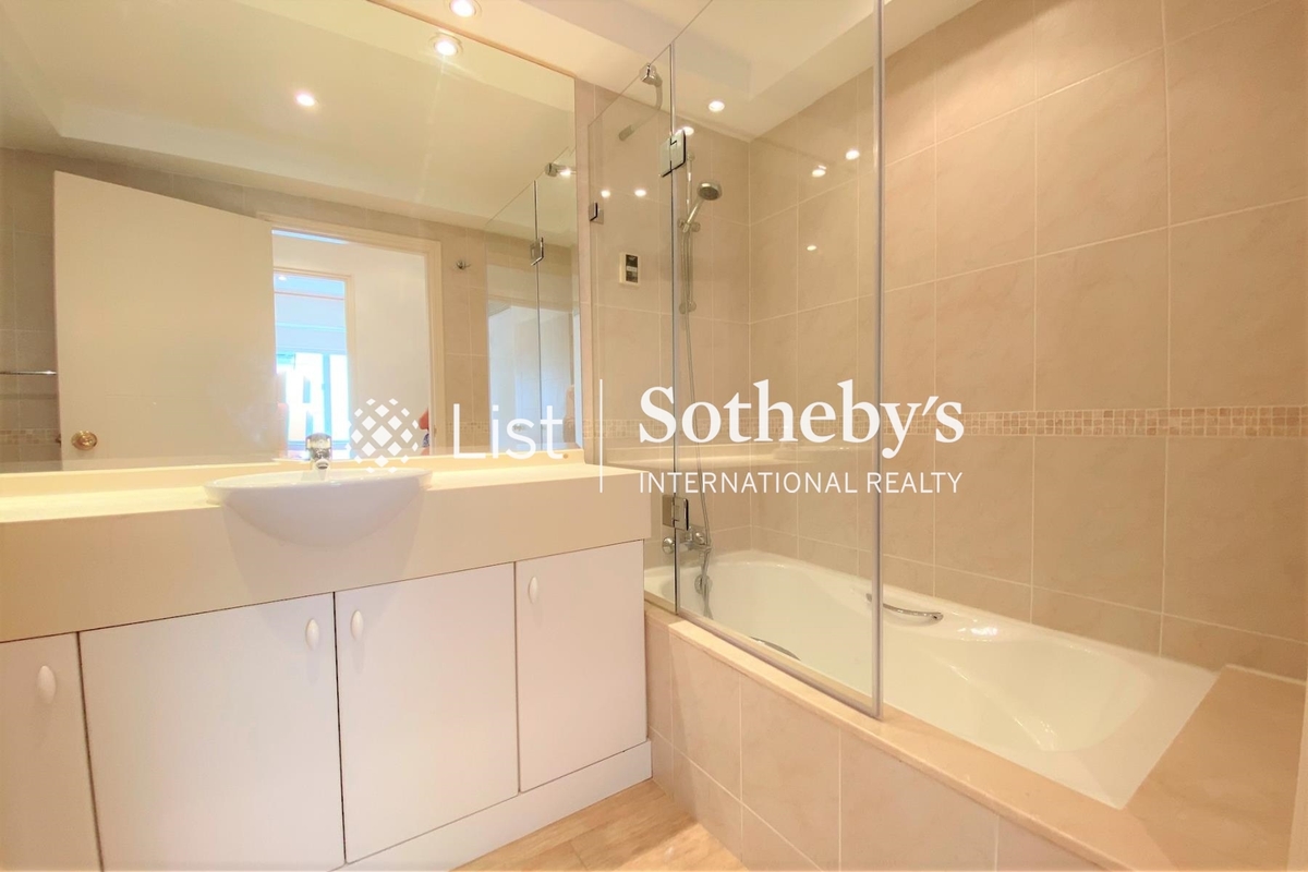 Kam Fai Mansion 錦輝大廈 | Guest Bathroom