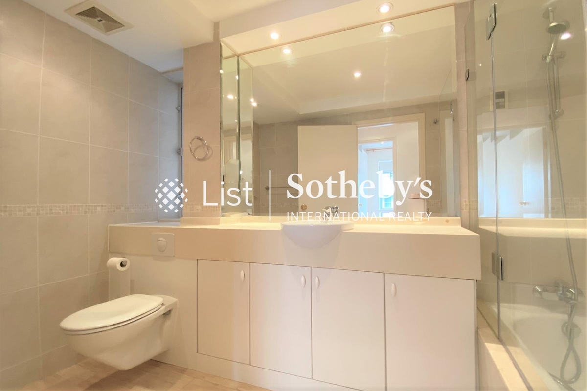 Kam Fai Mansion 錦輝大廈 | Guest Bathroom