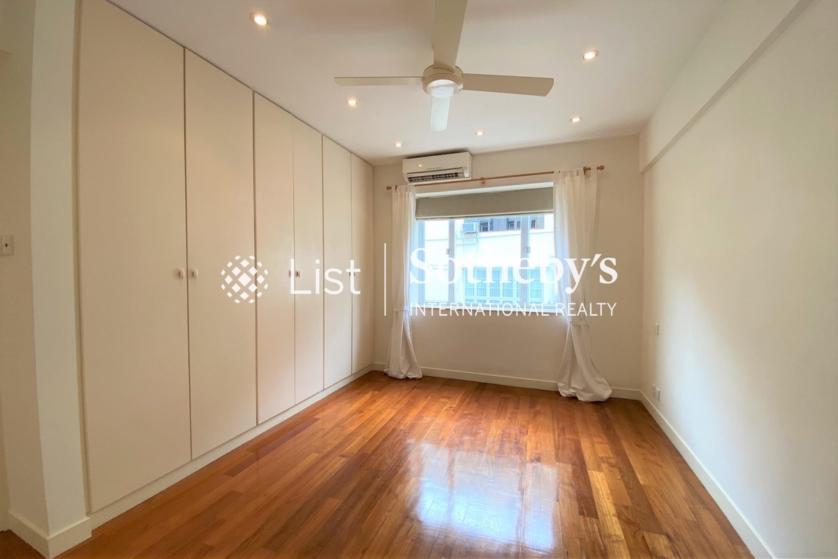 Kam Fai Mansion 錦輝大廈 | Built-in Wardrobe in Master Bedroom