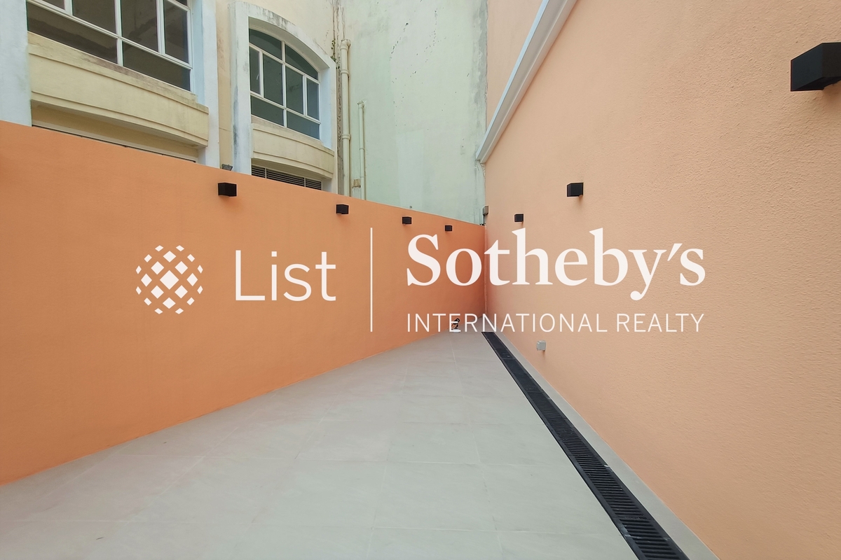 Redhill Peninsula 紅山半島 | Private Garden off Living and Dining Room