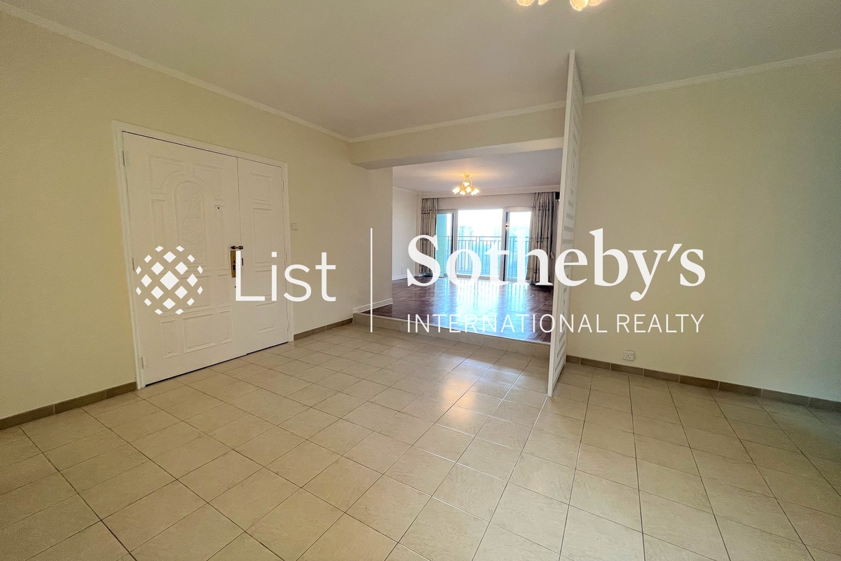 Evergreen Villa 松柏新邨 | Living and Dining Room