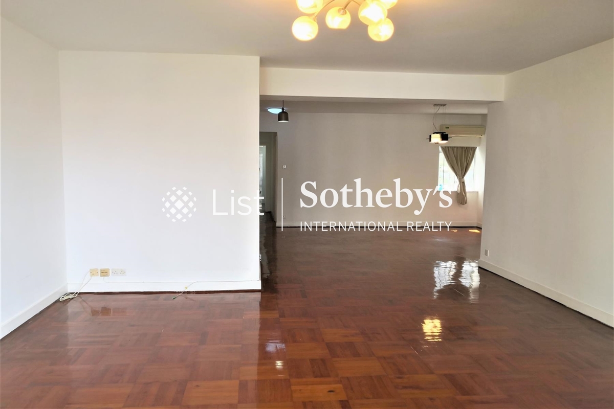 Evergreen Villa 松柏新邨 | Living and Dining Rooms