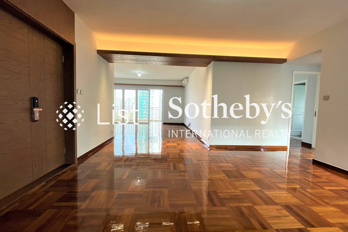 Evergreen Villa 松柏新邨 | Living and Dining Room