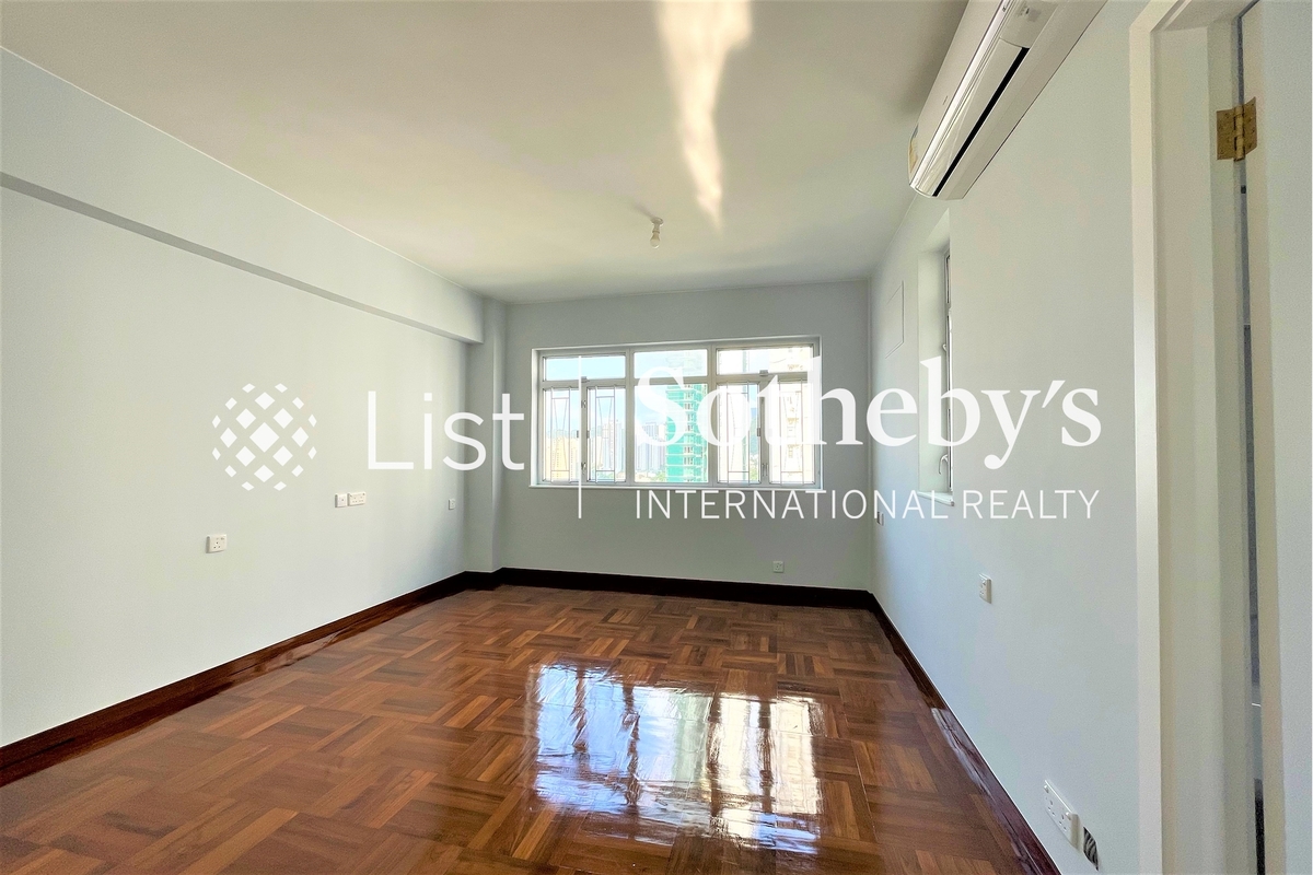 Evergreen Villa 松柏新邨 | Master Bedroom