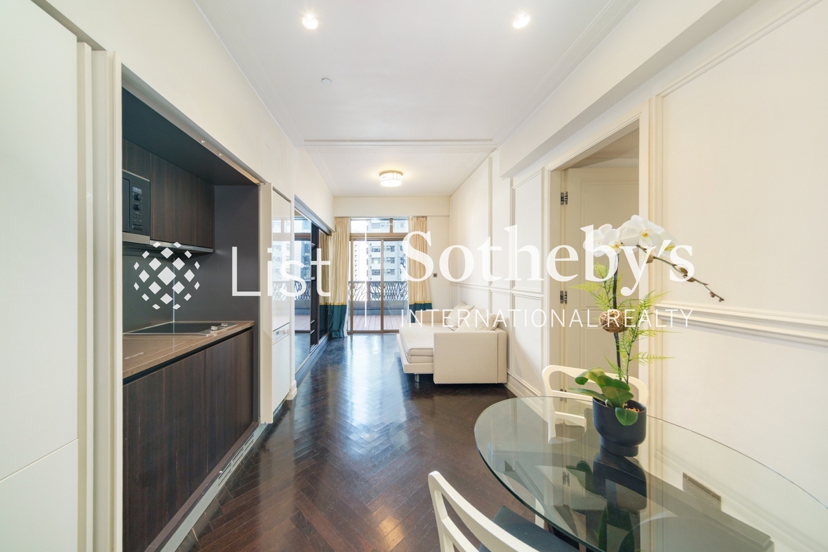 Castle One By V Castle One By V | Living and Dining Room