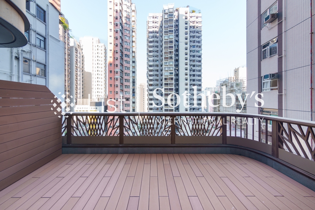 Castle One By V Castle One By V | Private Terrace off Living Room