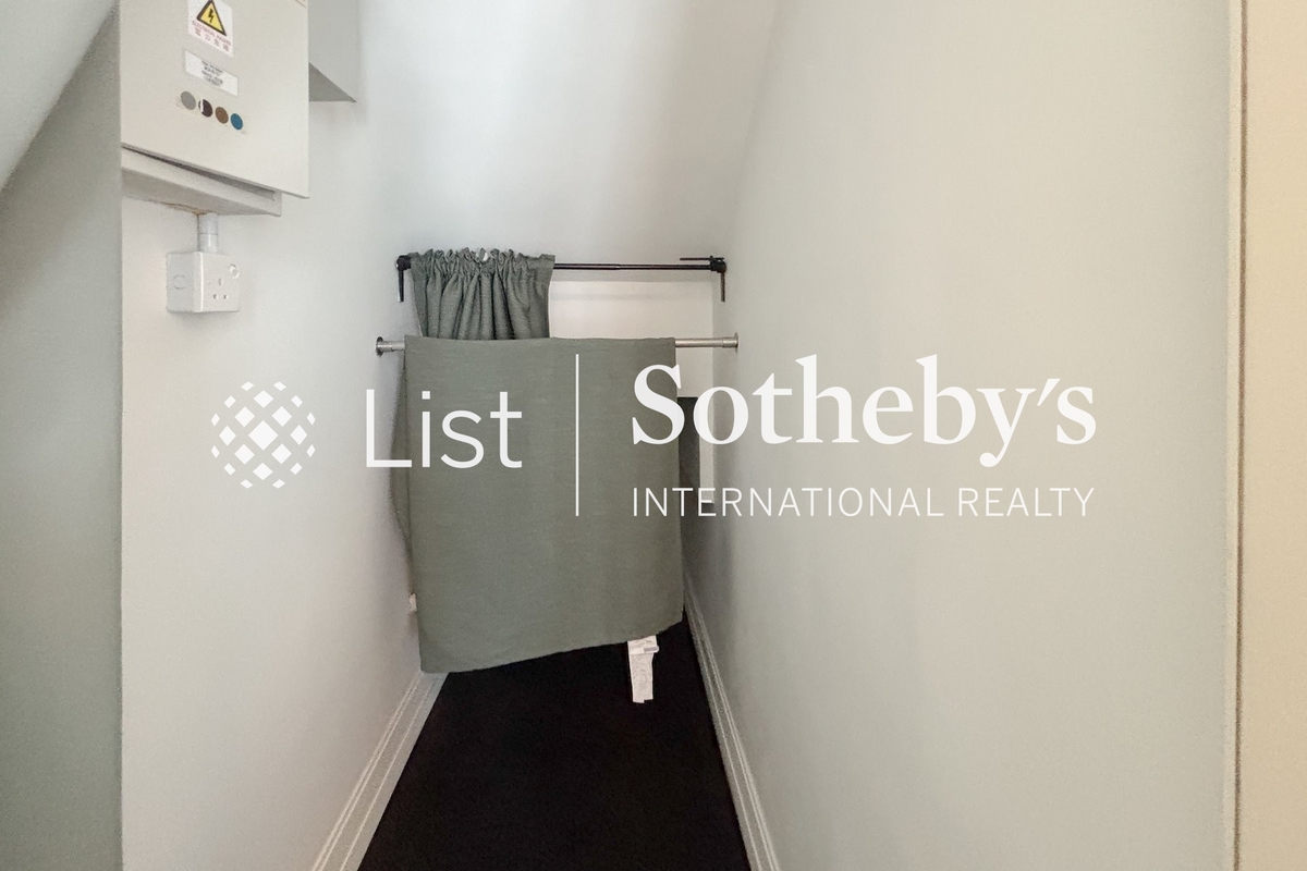 Castle One By V Castle One By V | Storage at Second Bedroom