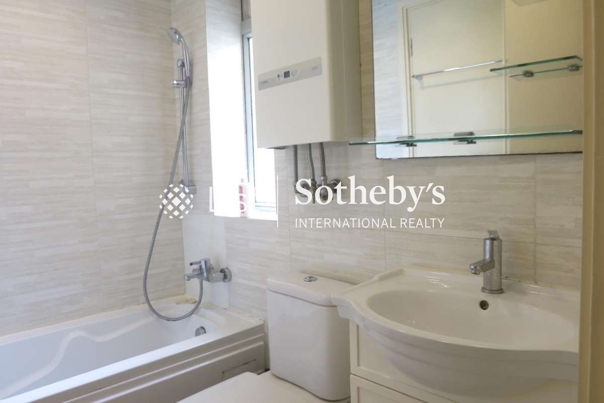 No. 6B-6E Bowen Road 寶雲道6B-6E號 | Guest Bathroom