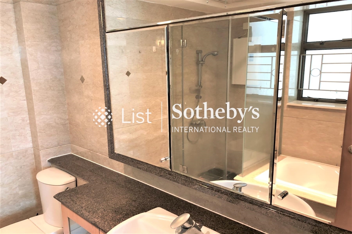 The Belcher's 寶翠園 | Master Bathroom