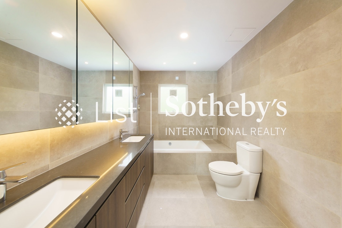 Bluewater Bluewater | Master Bathroom