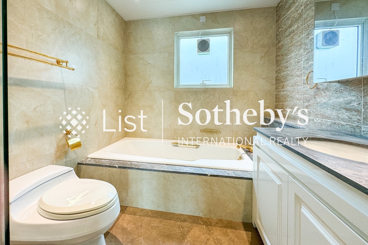 Bluewater Bluewater | Master Bathroom