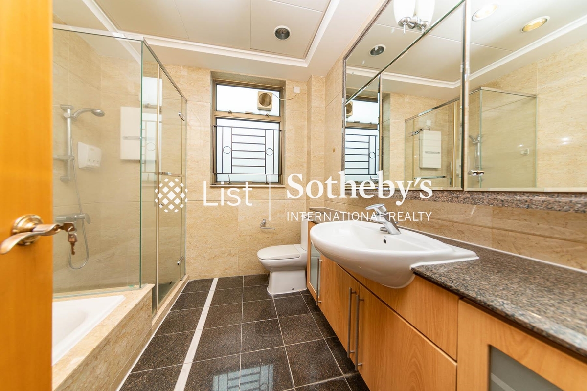 The Belcher's 寶翠園 | Master Bathroom