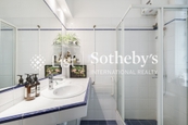 The View Mansion 景雲大廈 | Ensuite Bathroom