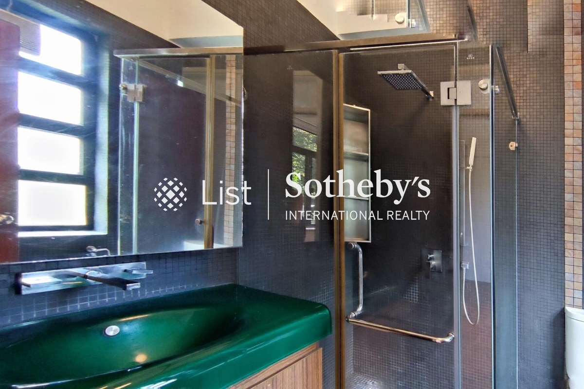 The View Mansion 景雲大廈 | Master Bathroom