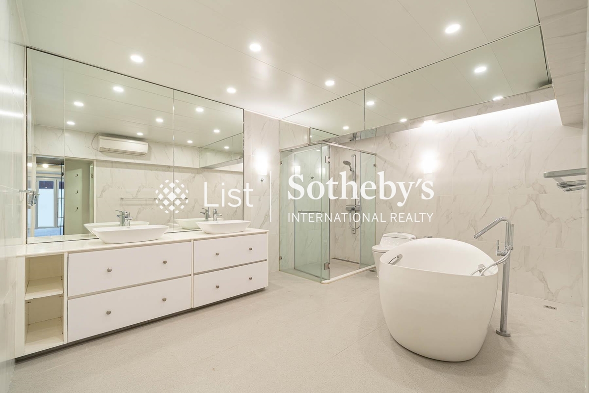 No. 18 South Bay Road 南灣道18號 | Master Bathroom