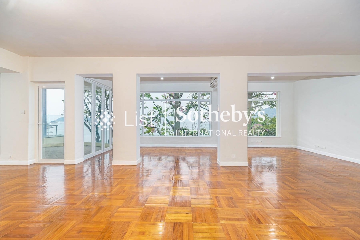 No. 18 South Bay Road 南灣道18號 | Living and Dining Room