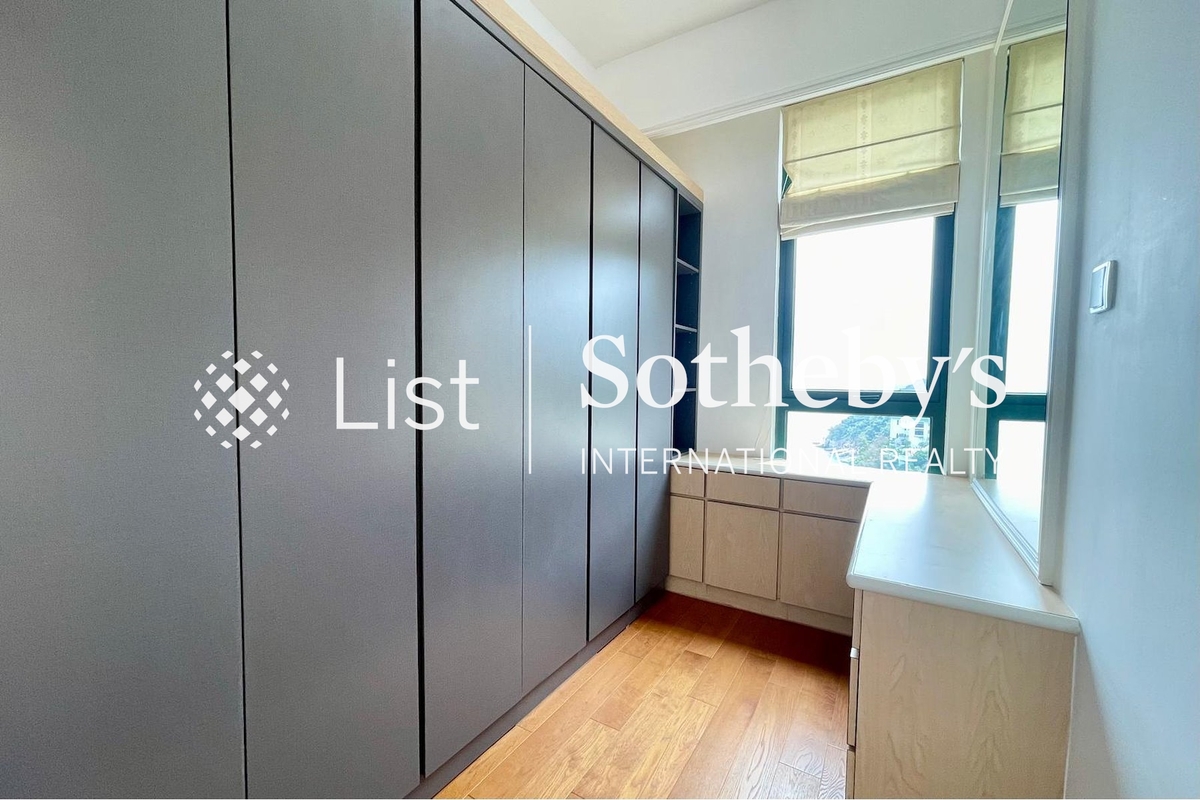 Le Palais 皇府灣 | Walk-in Closet in Master Bedroom 