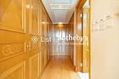 Le Palais 皇府灣 | Walk-in Closet in Master Bedroom