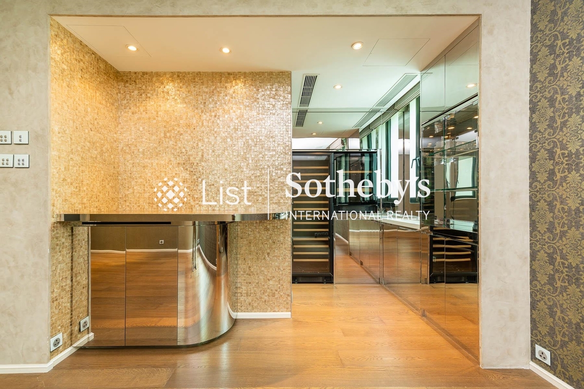 Le Palais 皇府灣 |  Open Bar in Family Room