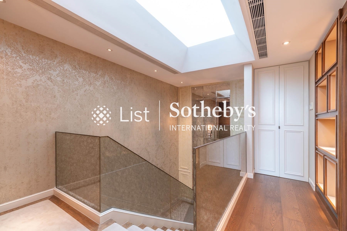 Le Palais 皇府灣 | Internal Staircase