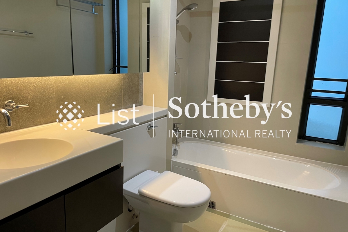 11 Macdonnell Road 麥當勞道11號 | Guest Bathroom