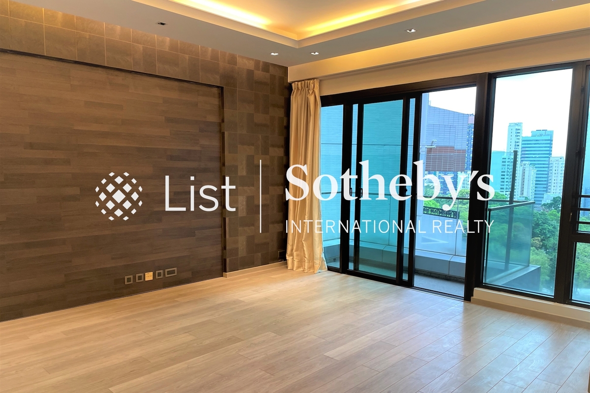 11 Macdonnell Road 麥當勞道11號 | Living and Dining Room