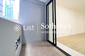 Hillview 半山楼 | Balcony off Living and Dining Room