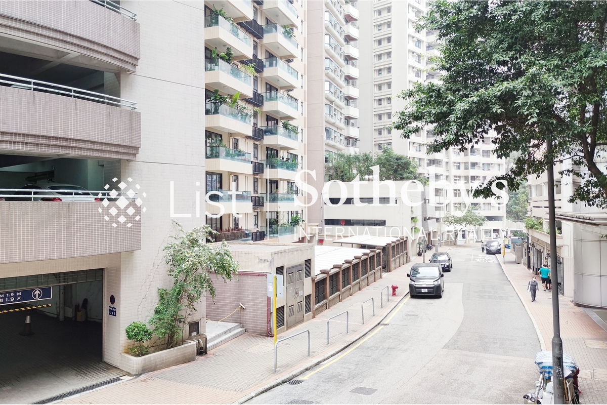Hillview 半山樓 | View from Balcony off Living and Dining Room