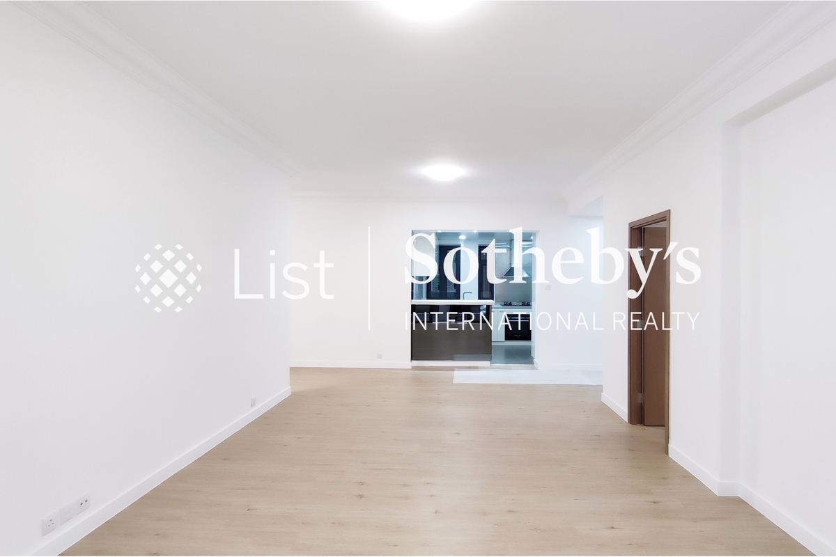 Hillview 半山樓 | Living and Dining Room