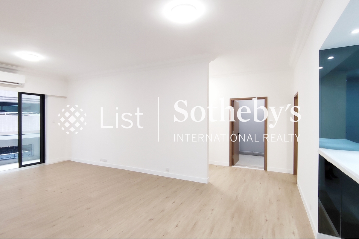 Hillview 半山樓 | Living and Dining Room