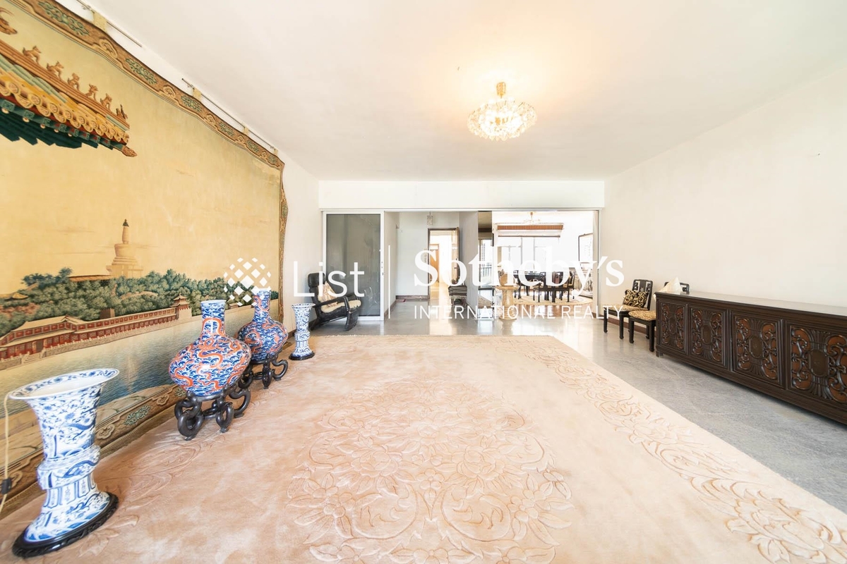 Dragon View 龍景樓 | Living and Dining Room