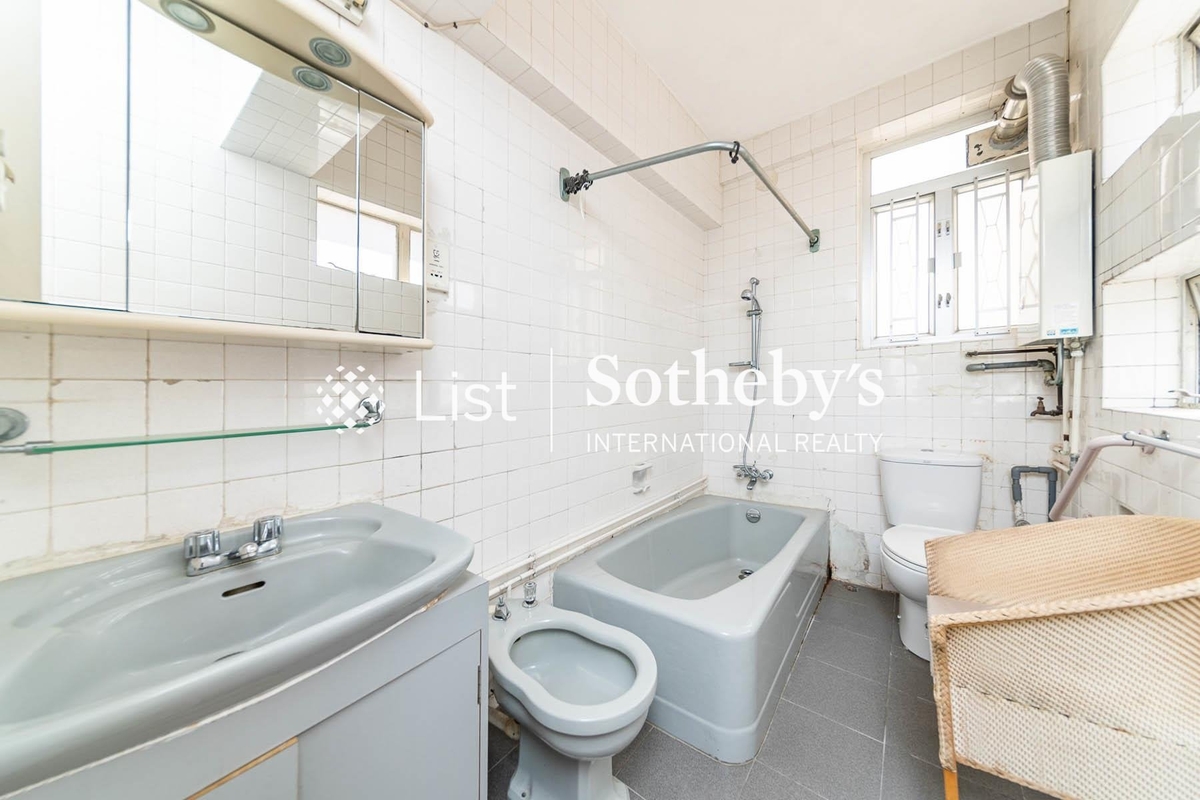 Dragon View 龍景樓 | Master Bathroom