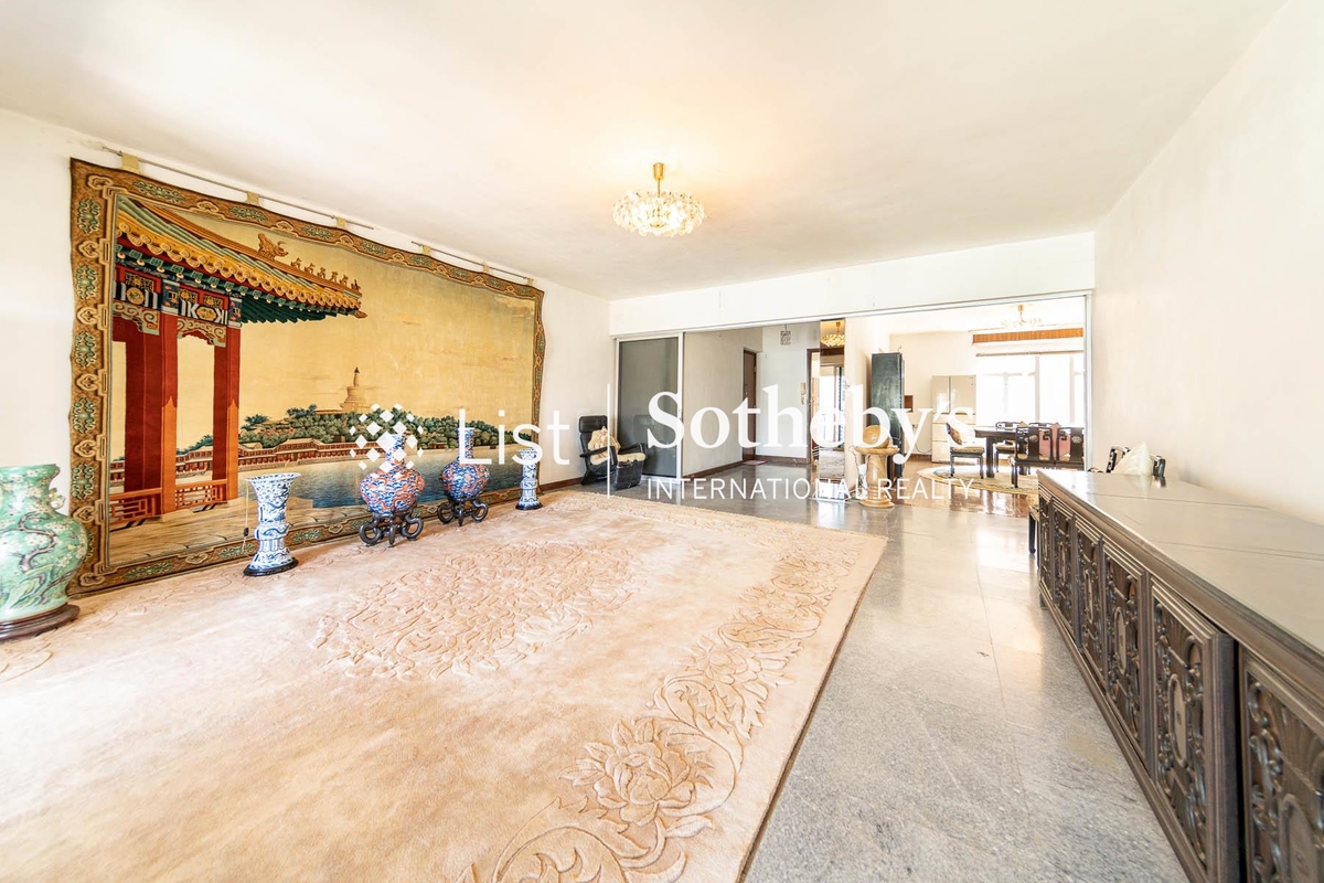 Dragon View 龍景樓 | Living and Dining Room