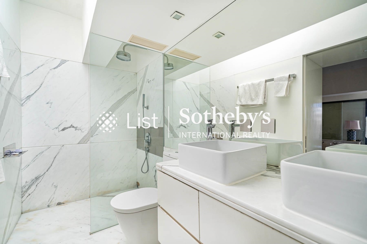 Morning Light Apartment 晨光大厦 | Master Bathroom