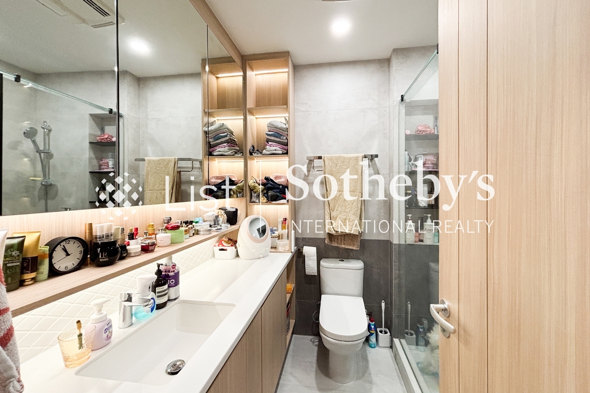 Hong Lok Mansion 康樂大廈 | Master Bathroom