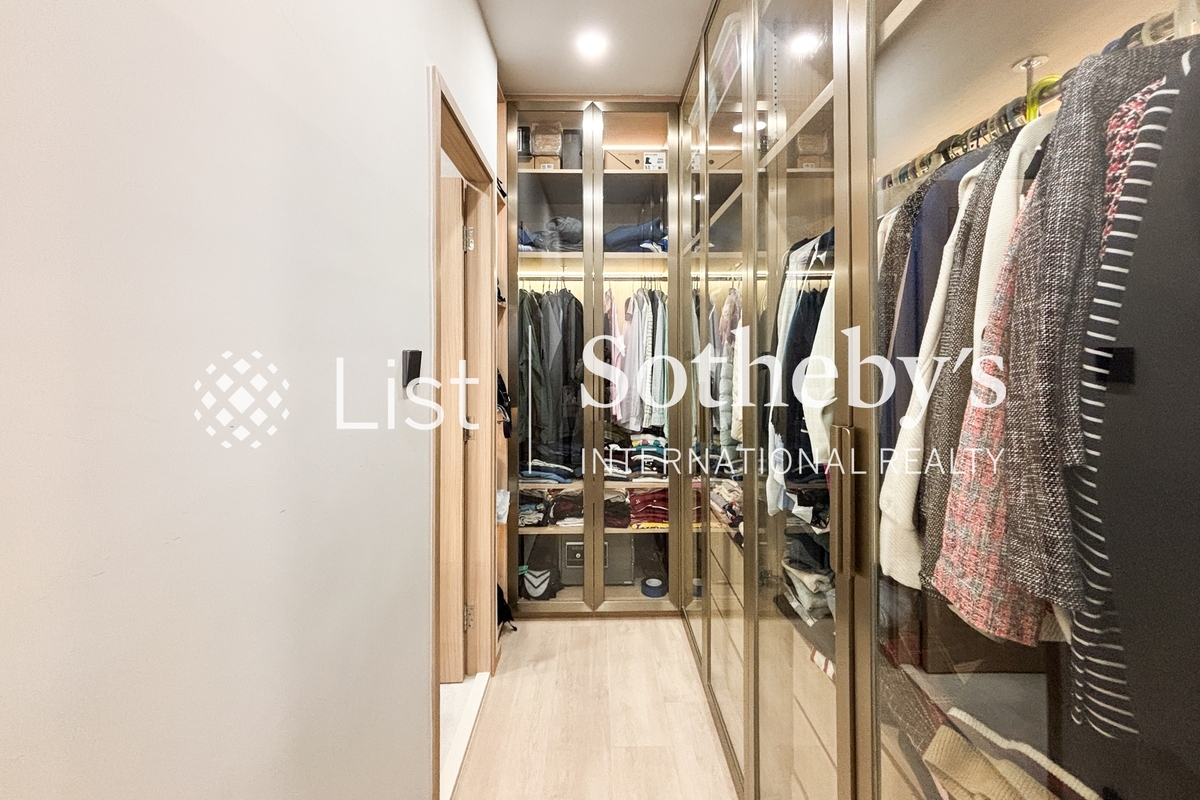Hong Lok Mansion 康樂大廈 | Walk-in Closet in Master Bedroom 