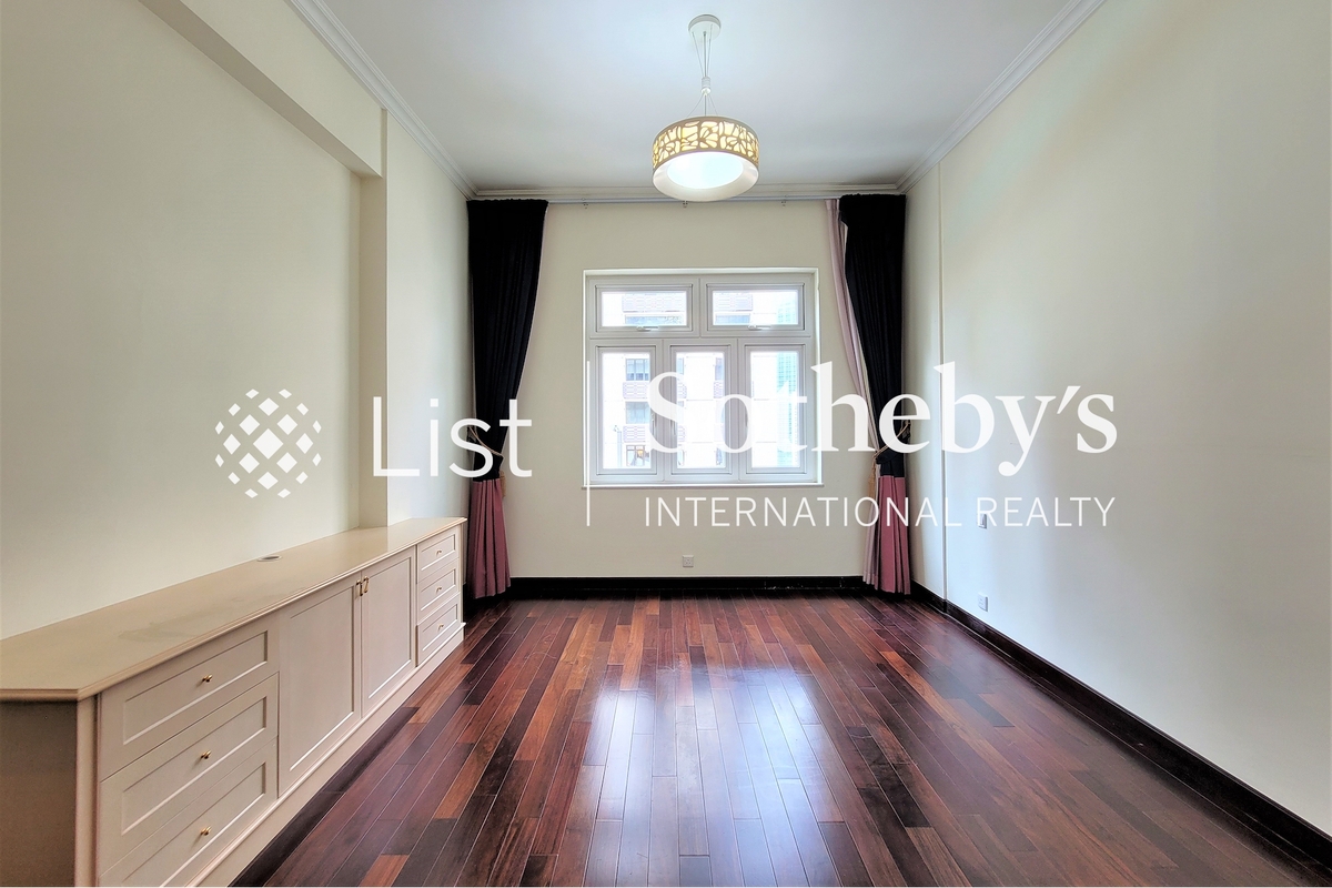 Donnell Court 端纳大厦 | Master Bedroom