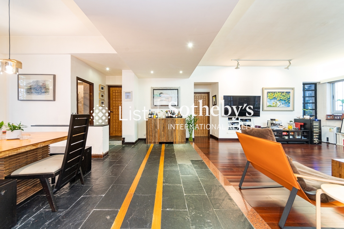 Bayview Mansion 樂觀大廈 | Living and Dining Room