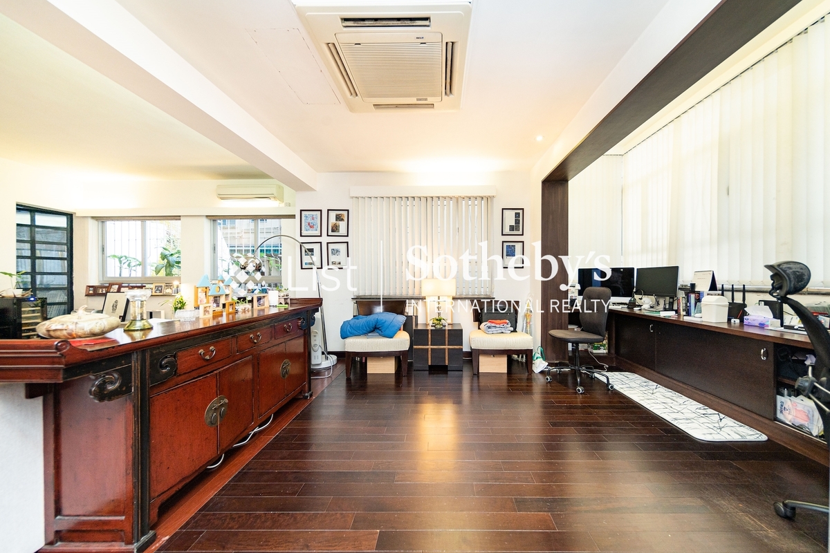 Bayview Mansion 樂觀大廈 | Living and Dining Room
