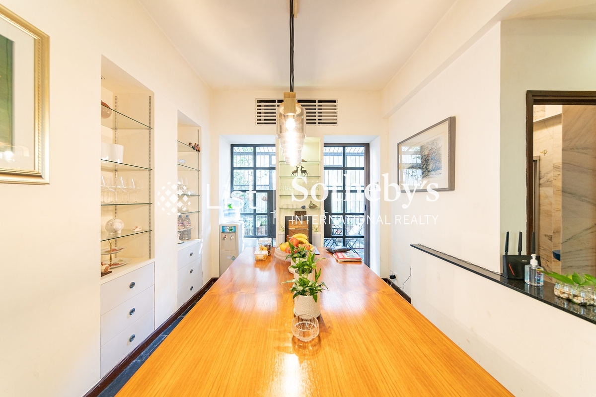 Bayview Mansion 樂觀大廈 | Living and Dining Room