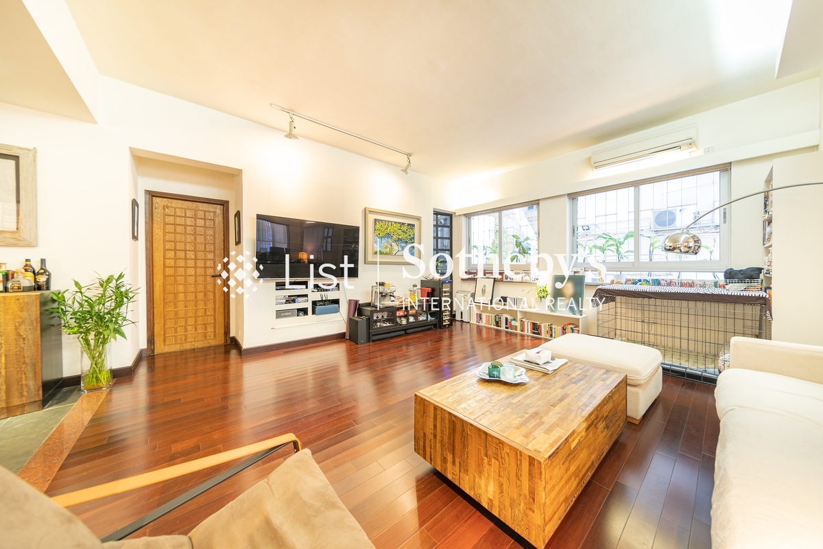 Bayview Mansion 樂觀大廈 | Living and Dining Room