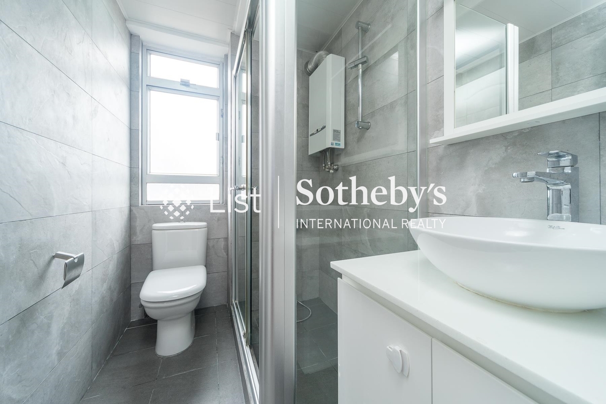 Wing Hong Mansion 永康大廈 | Guest Bathroom